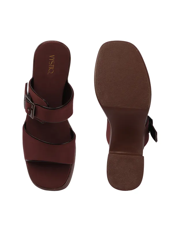 Elegant_Heel_Sandals_with_Comfortable_Sole_and_Stylish_Ethnic_Design