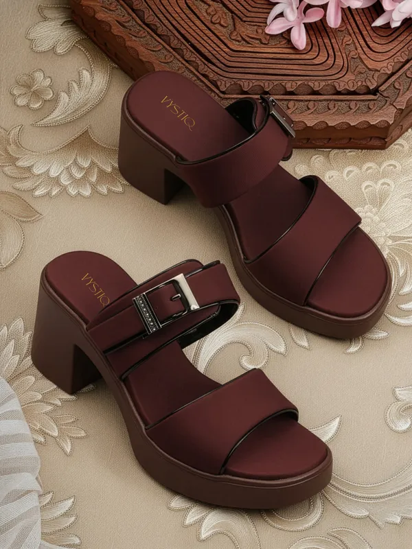 Elegant_Heel_Sandals_with_Comfortable_Sole_and_Stylish_Ethnic_Design