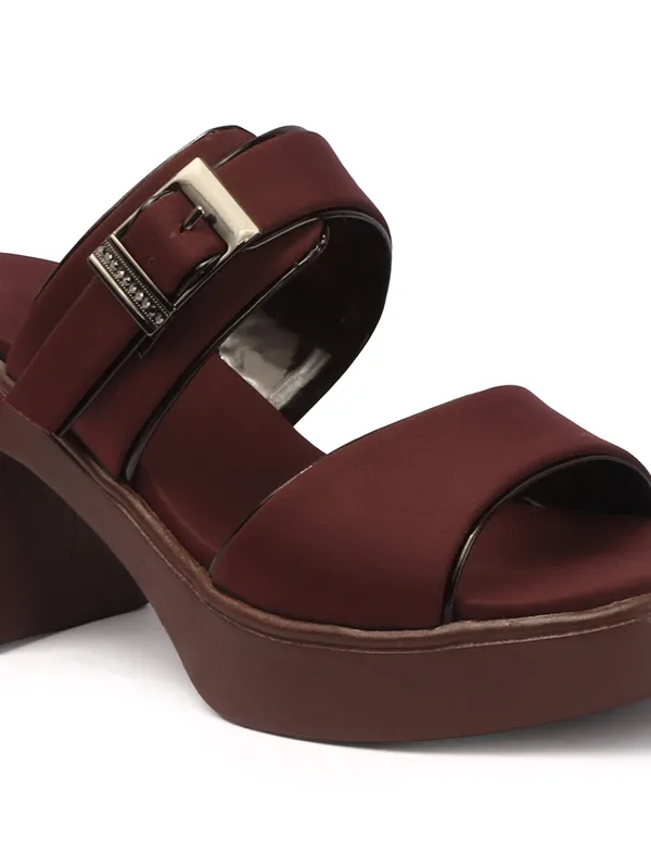 Elegant_Heel_Sandals_with_Comfortable_Sole_and_Stylish_Ethnic_Design
