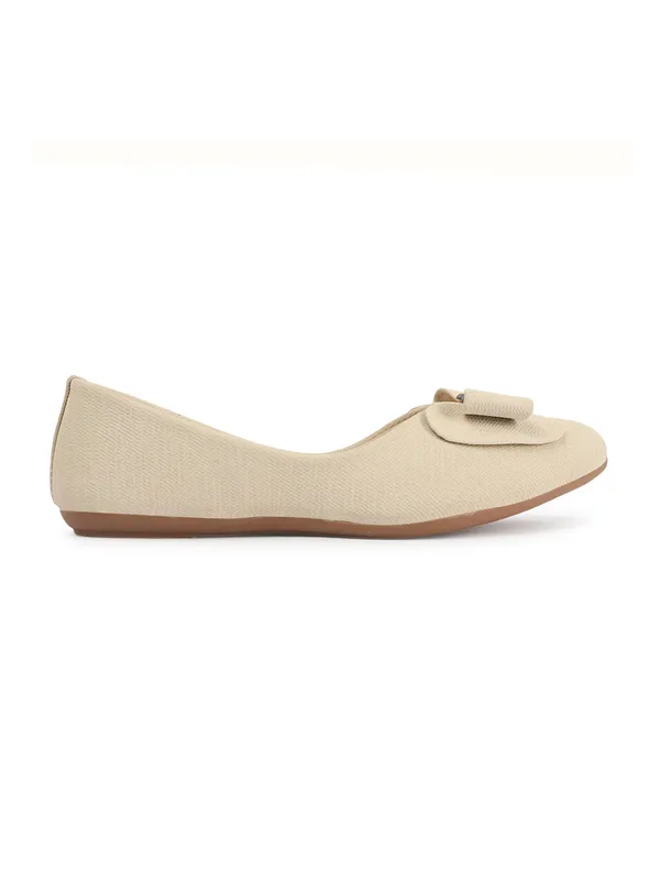 Elegant_women's_slip-on_ballerina_flats_with_textured_fabric,_cushioned_insole,_bow_ornamentation,_and_embellished_centerpieceï¿½perfect_for_daily_wear.
