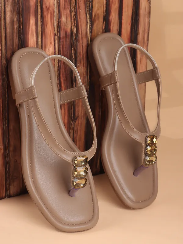 Trendy_Flat_Sandals_with_Crystal_Embellished_Strap_for_Women_�_Elegant_Everyday_Comfort_Footwear
