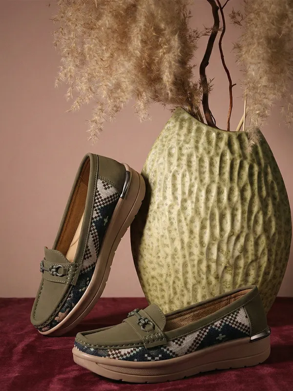 everyday_style_with_these_Womens_slip-on_loafers,