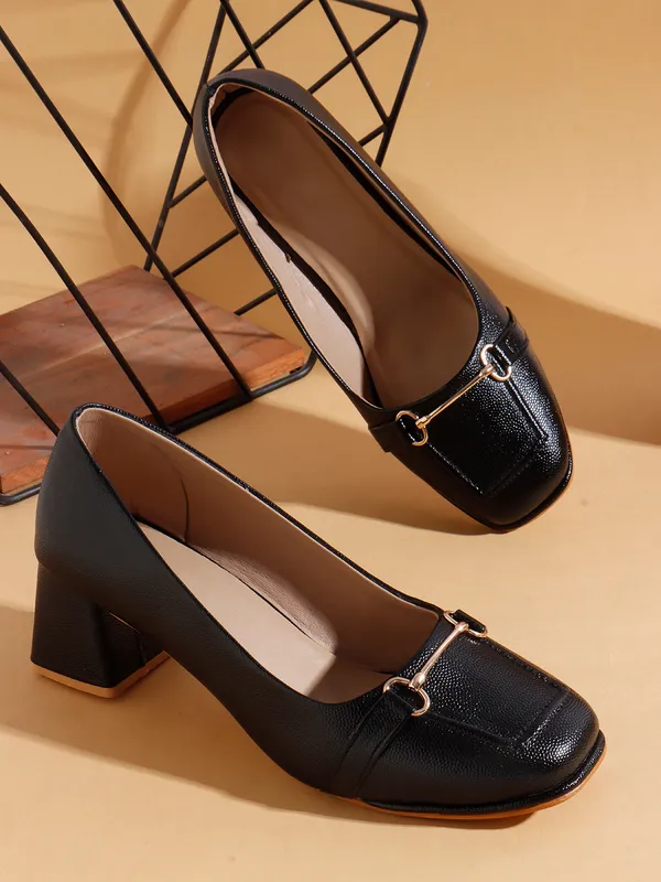 Elegant_Block_Heels_for_Office,_Formal_Events_&_Chic_Everyday_Outfits_with_Textured_Finish