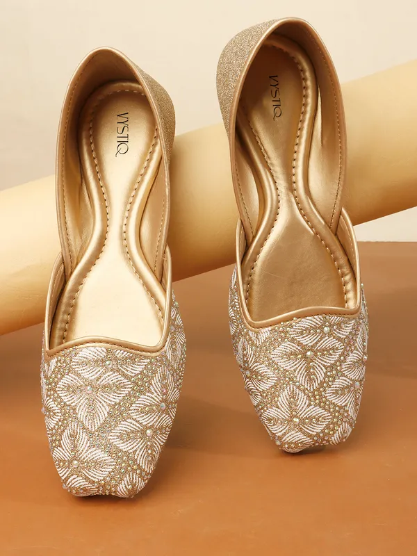 Women_Embellished_Ethnic_Jutti