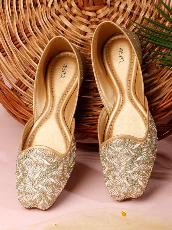 Womenï¿½s_Embellished_Butterfly_Jutti