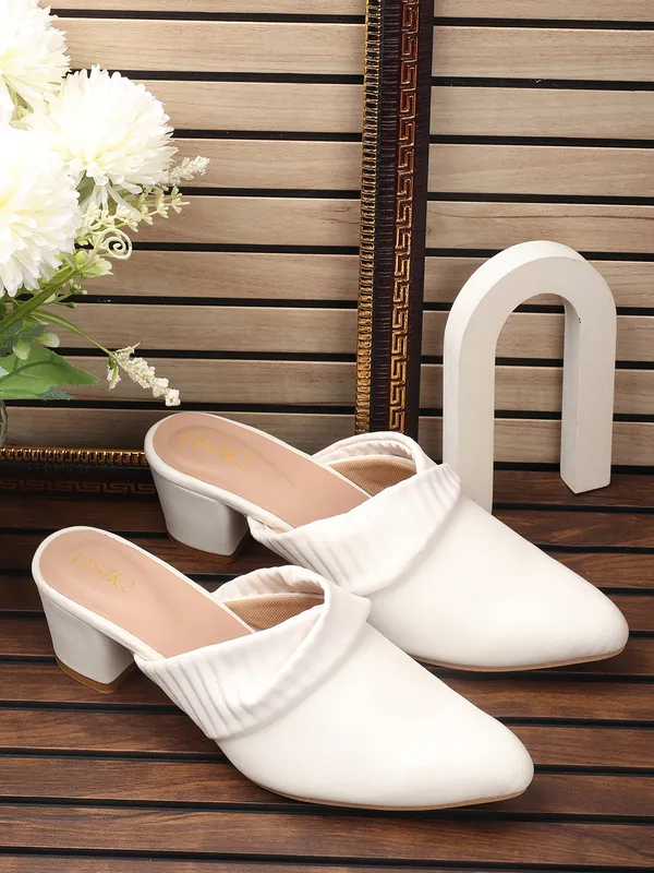 Trendy_Block_Heel_Mules_for_Women_with_Quilted_Band_Design_and_Comfortable_Soft_Cushion_Insole