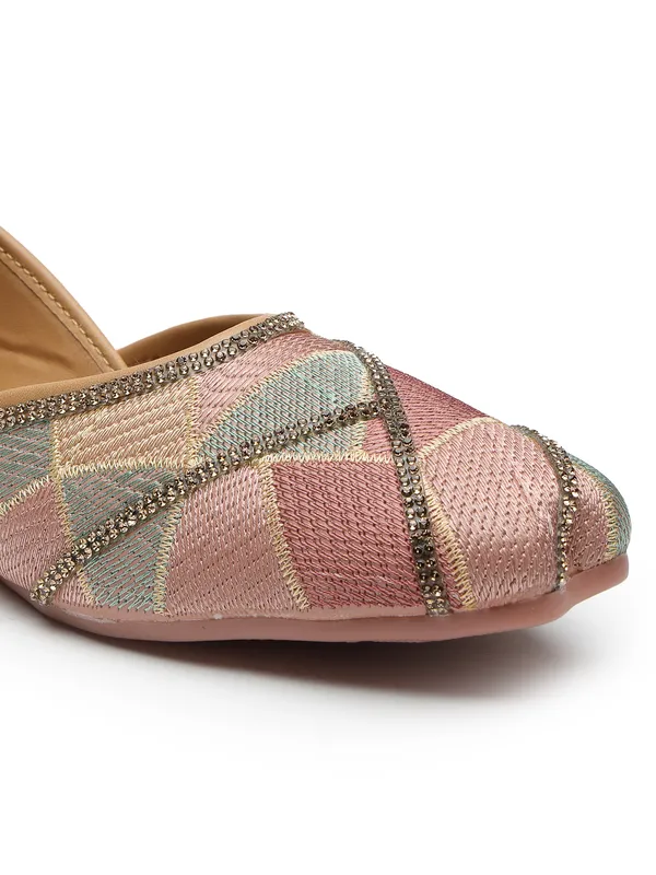 Trendy_Embroidered_Womenï¿½s_Ethnic_Jutti_with_Comfortable_Insole_and_Traditional_Craft_Detailing