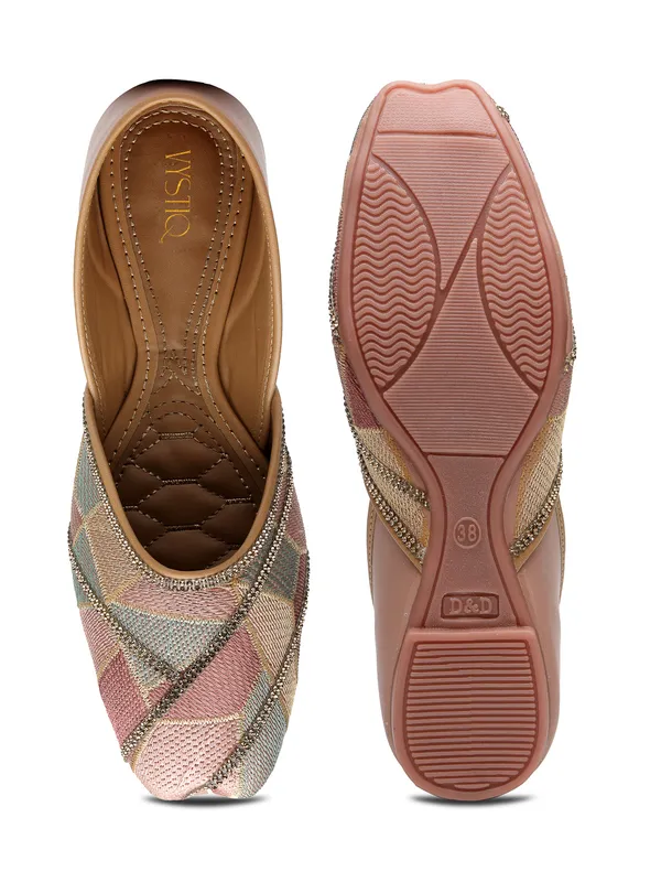 Trendy_Embroidered_Womenï¿½s_Ethnic_Jutti_with_Comfortable_Insole_and_Traditional_Craft_Detailing