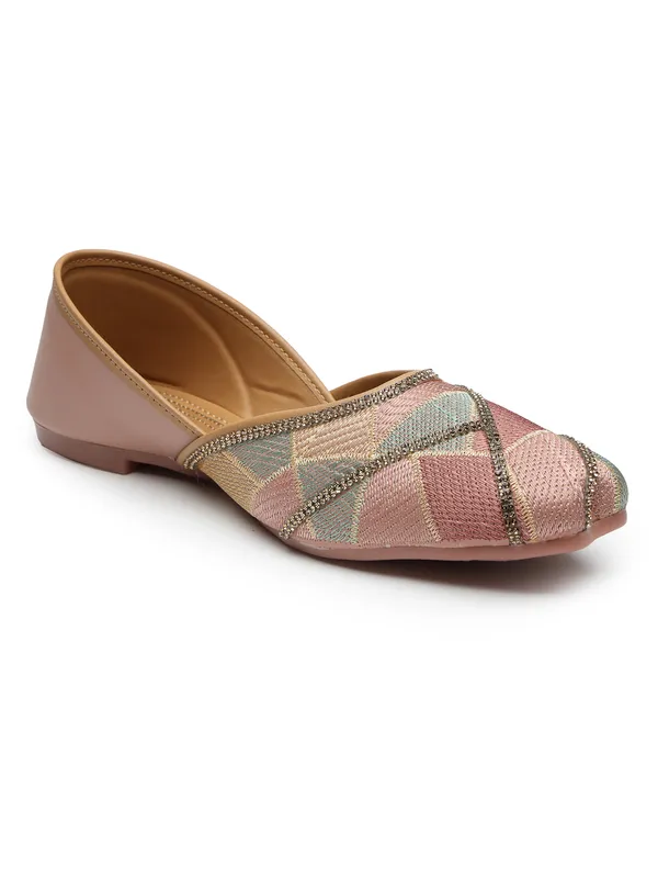 Trendy_Embroidered_Womenï¿½s_Ethnic_Jutti_with_Comfortable_Insole_and_Traditional_Craft_Detailing