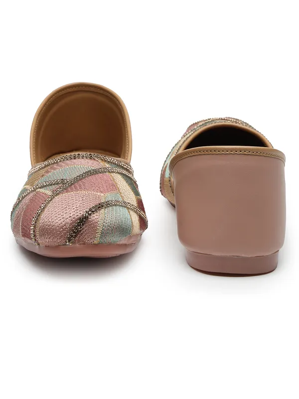 Trendy_Embroidered_Womenï¿½s_Ethnic_Jutti_with_Comfortable_Insole_and_Traditional_Craft_Detailing
