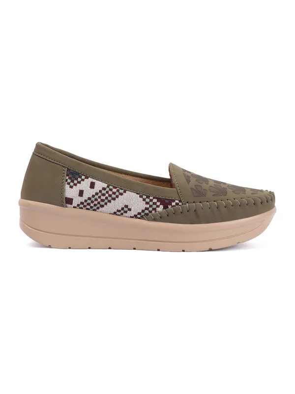 everyday_style_with_these_Womens_slip-on_loafers,