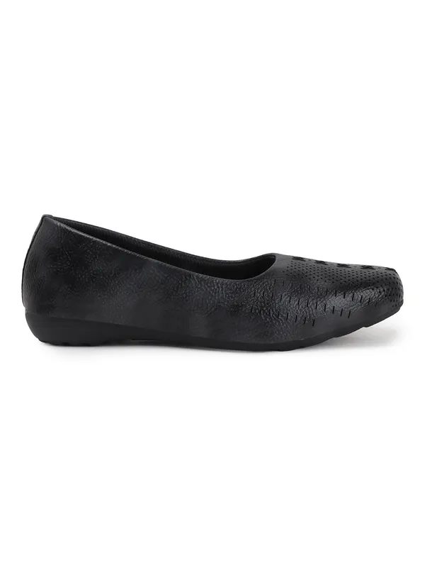 Elegant_Women's_Comfortable_Flats_with_Stitch_Detailing