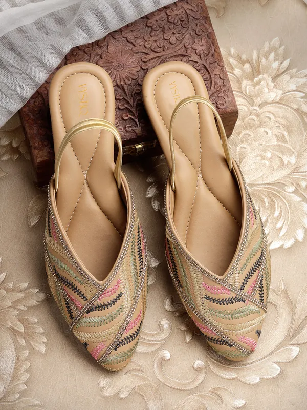 Trendy_Embroidered_Ethnic_Flats_for_Women_with_Slingback_Design_and_Comfortable_Padded_Insole