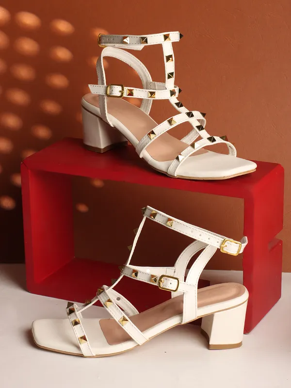 Elegant_Platform_Heels_with_Multi-Strap_Design_and_Comfortable_Fit_for_Party_and_Casual_Wear