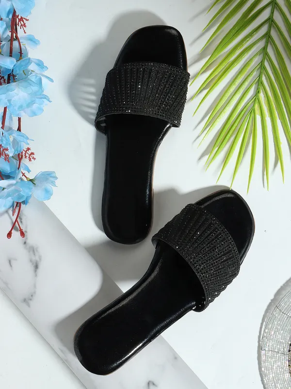 Stylish_Embellished_Ethnic_Flats_sandal_with_Textured_Strap_and_Comfortable_Slip-On_Design_for_Women