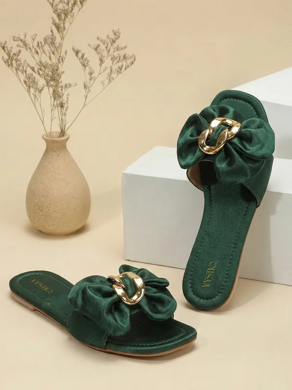 Women�s_Slip-On_Flats_with_Bow_Detail_&_Gold_Chain_Accent