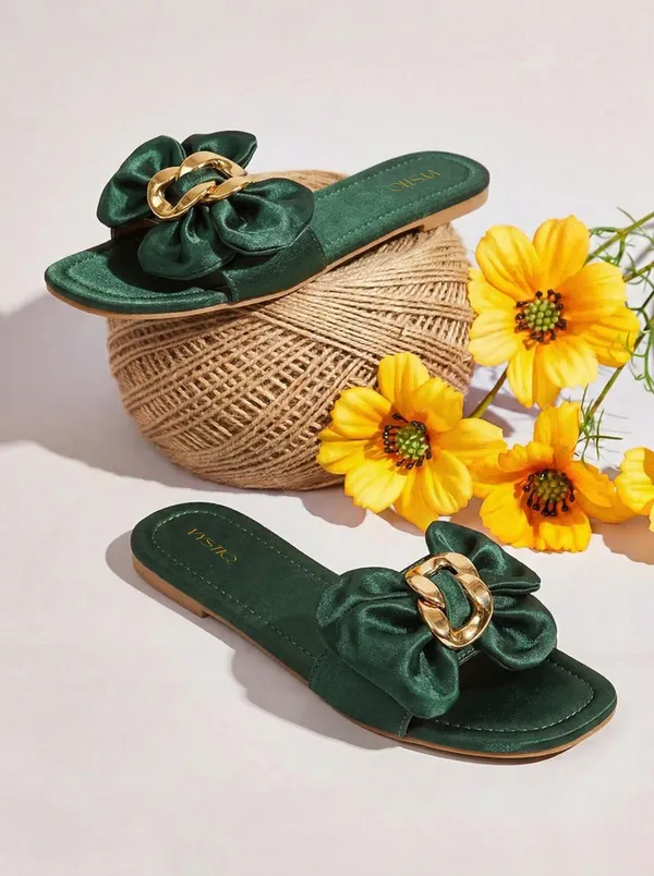 Women�s_Slip-On_Flats_with_Bow_Detail_&_Gold_Chain_Accent