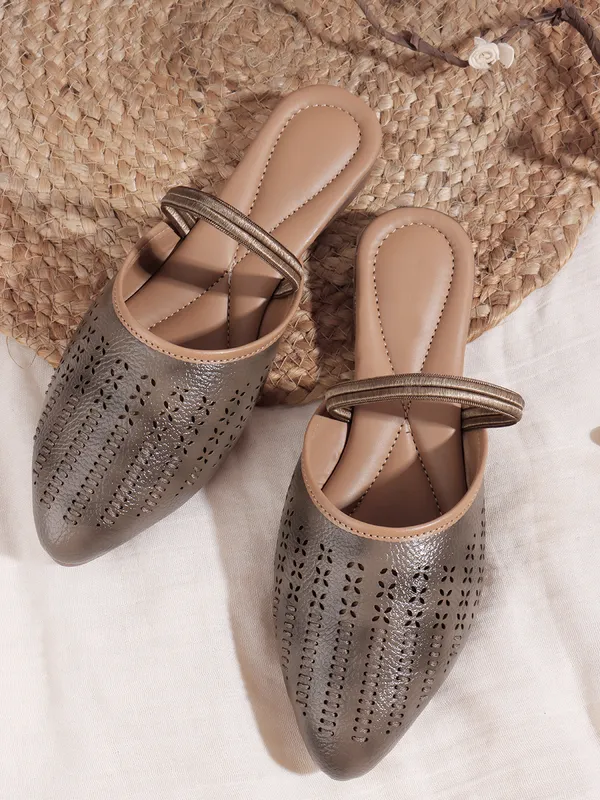 Trendy_Laser-Cut_Womenï¿½s_Flats_with_Elastic_Back_Strap_and_Cushioned_Insole_for_Daily_Comfort