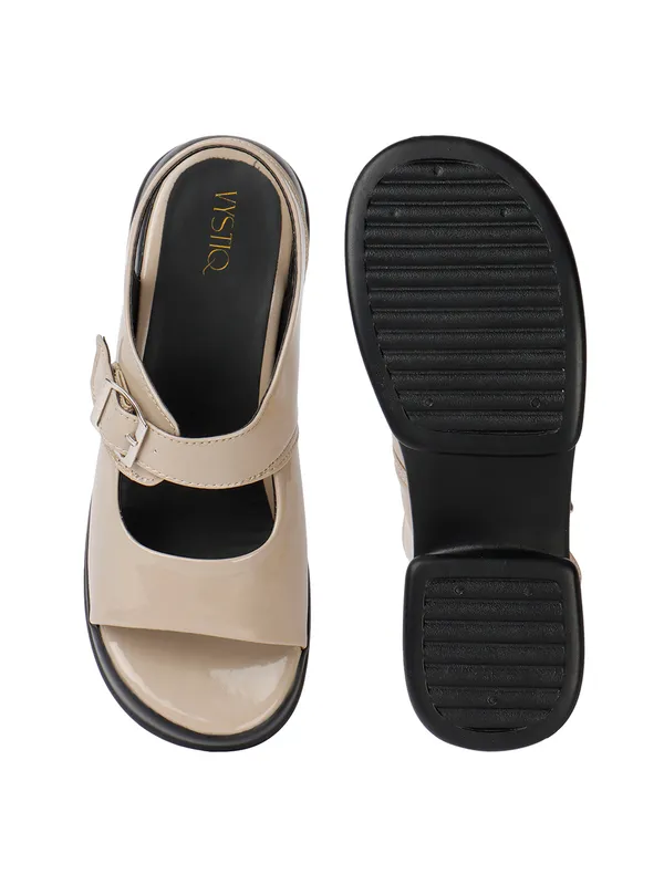 Trendy_Beige_Platform_Sandals_with_Buckle_Detail_and_Block_Heel