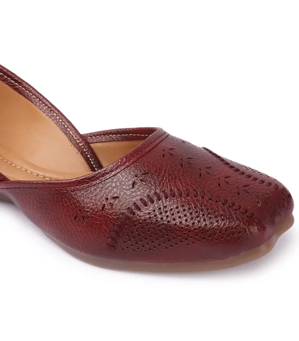 Elegant_Textured_Synthetic_Leather_1.5_inch__Heel_Juttis_with_Square_Toe_&_Perforated_Design