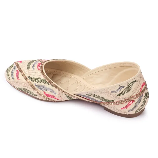 Elegant_Embroidered_Ethnic_Jutti_for_Women_with_Bead_Detailing_and_Comfortable_Flat_Sole