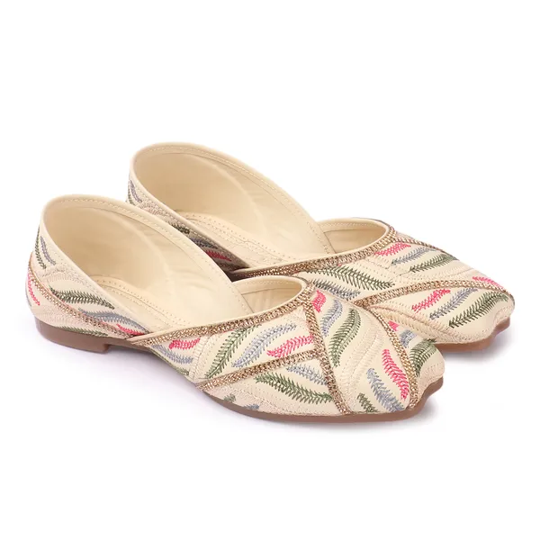 Elegant_Embroidered_Ethnic_Jutti_for_Women_with_Bead_Detailing_and_Comfortable_Flat_Sole
