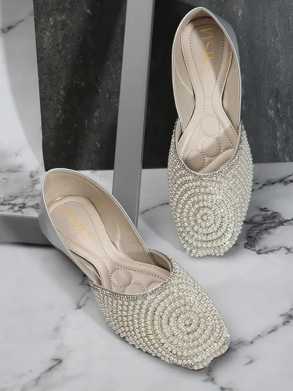 Stylish_Pearl-Embellished_Womenï¿½s_Flats_for_Festive,_Ethnic,_and_Party_Wear