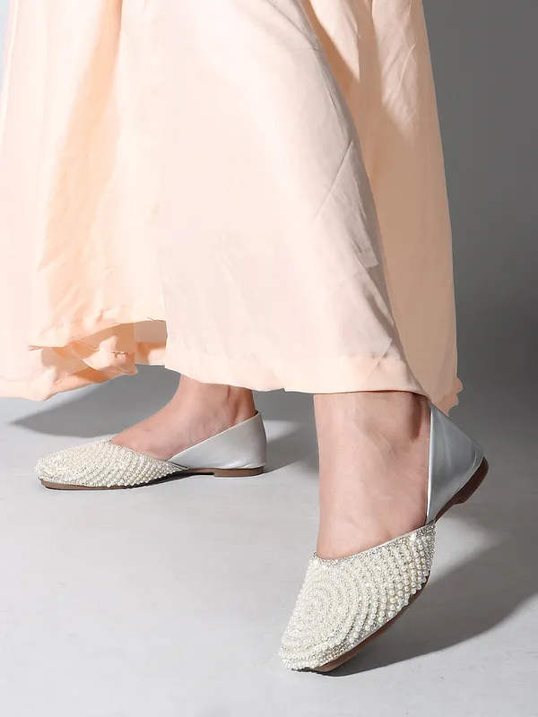 Stylish_Pearl-Embellished_Womenï¿½s_Flats_for_Festive,_Ethnic,_and_Party_Wear