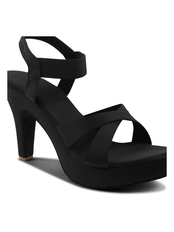 Stylish_Platform_Heels_with_Cross-Strap_Design_and_Comfortable_Fit_for_Party_and_Everyday_Wear