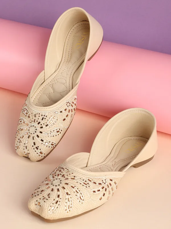 Elegant_Embroidered_Ethnic_Jutti_for_Women_ï¿½_Perfect_for_Festive,_Party,_and_Traditional_Occasions