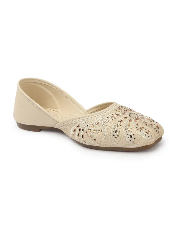 Elegant_Embroidered_Ethnic_Jutti_for_Women_ï¿½_Perfect_for_Festive,_Party,_and_Traditional_Occasions