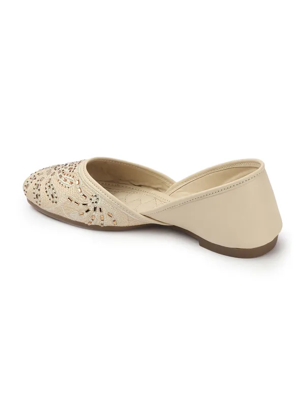 Elegant_Embroidered_Ethnic_Jutti_for_Women_ï¿½_Perfect_for_Festive,_Party,_and_Traditional_Occasions