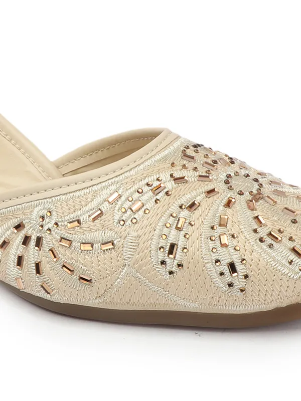 Elegant_Embroidered_Ethnic_Jutti_for_Women_ï¿½_Perfect_for_Festive,_Party,_and_Traditional_Occasions