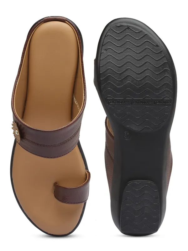 Elegant_Womenï¿½s_Toe_Loop_Sandals_with_Stylish_Floral_Ornament_and_Cushioned_Comfort_Sole