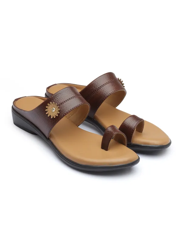 Elegant_Womenï¿½s_Toe_Loop_Sandals_with_Stylish_Floral_Ornament_and_Cushioned_Comfort_Sole