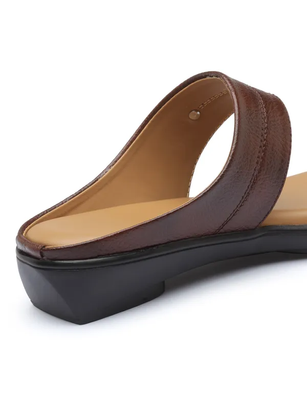 Elegant_Womenï¿½s_Toe_Loop_Sandals_with_Stylish_Floral_Ornament_and_Cushioned_Comfort_Sole
