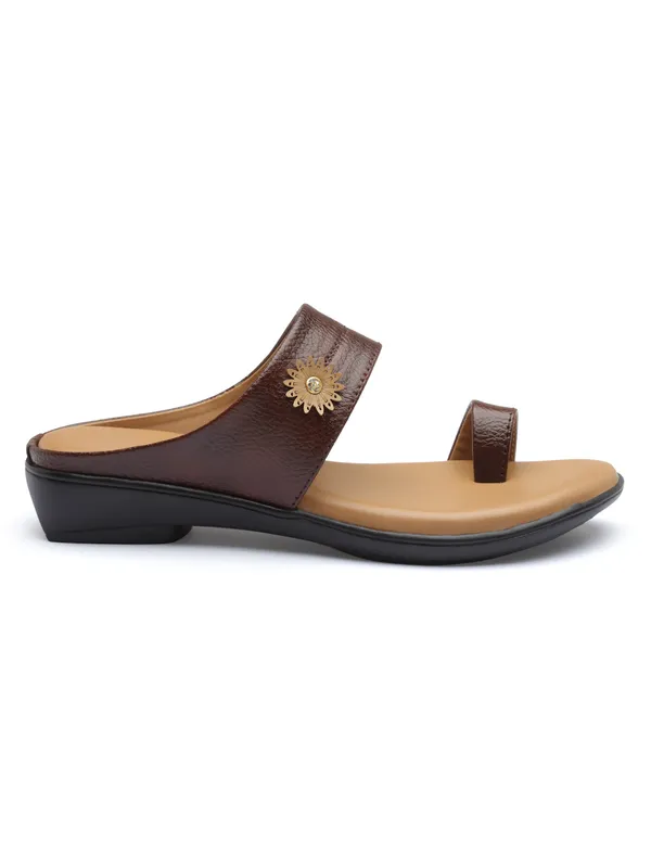 Elegant_Womenï¿½s_Toe_Loop_Sandals_with_Stylish_Floral_Ornament_and_Cushioned_Comfort_Sole