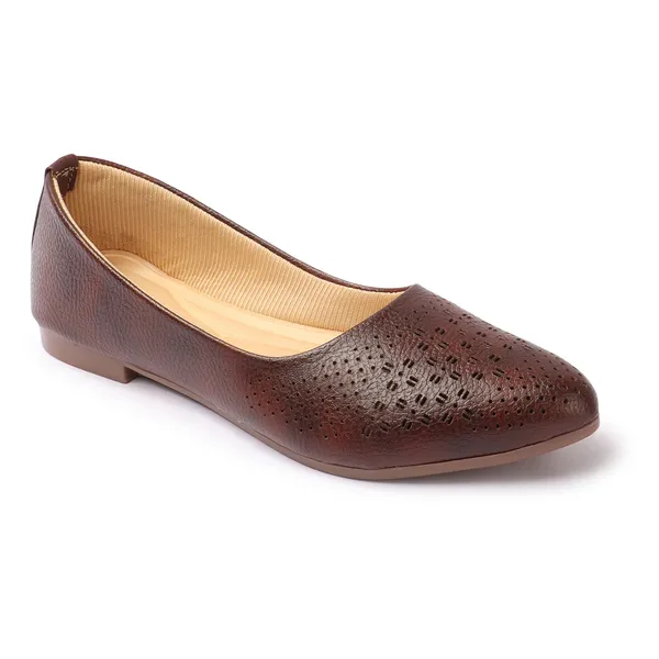 Elegant_women's_slip-on_ballerina_flats_with_textured,_cushioned_insole_and_embellished_centerpiece_perfect_for_daily_wear.