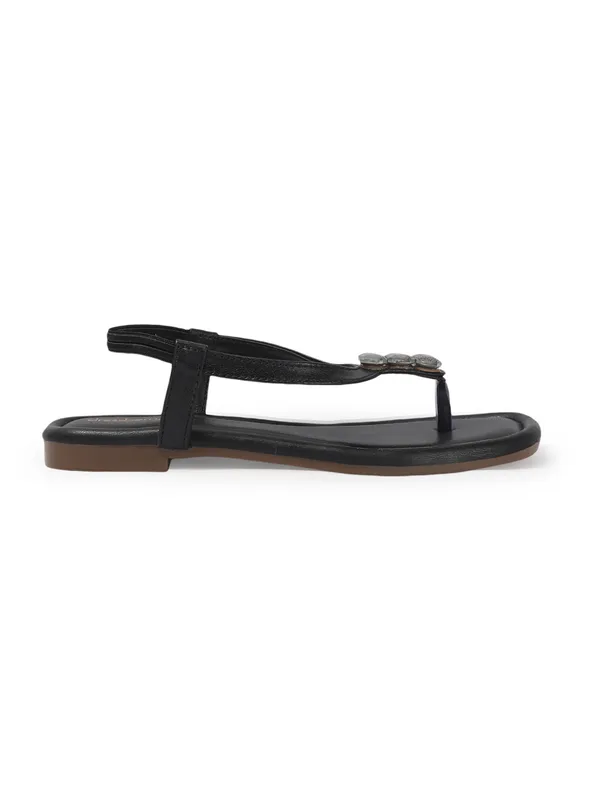 Trendy_Flat_Sandals_with_Crystal_Embellished_Strap_for_Women_�_Elegant_Everyday_Comfort_Footwear
