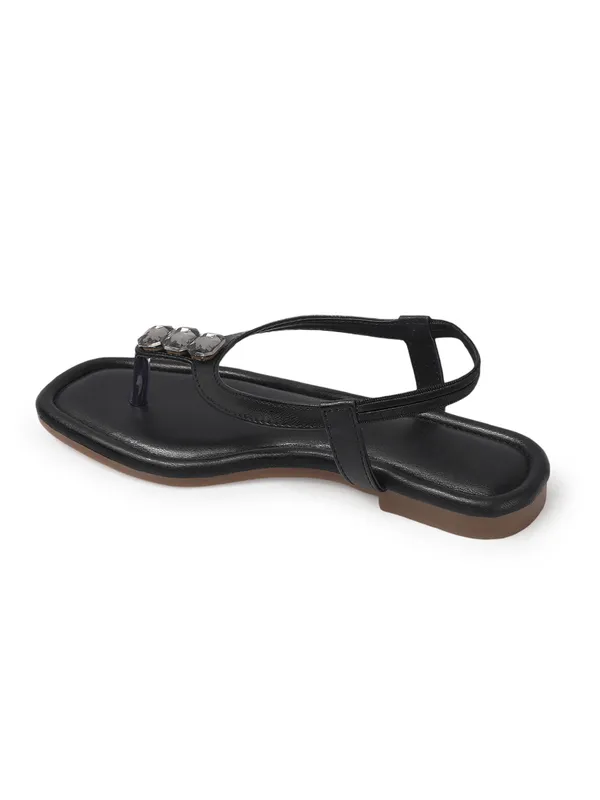 Trendy_Flat_Sandals_with_Crystal_Embellished_Strap_for_Women_�_Elegant_Everyday_Comfort_Footwear