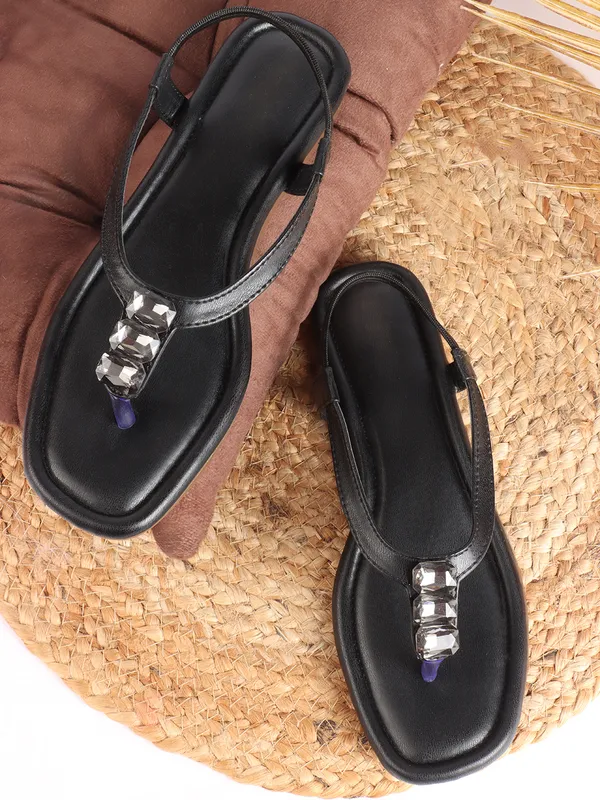 Trendy_Flat_Sandals_with_Crystal_Embellished_Strap_for_Women_�_Elegant_Everyday_Comfort_Footwear