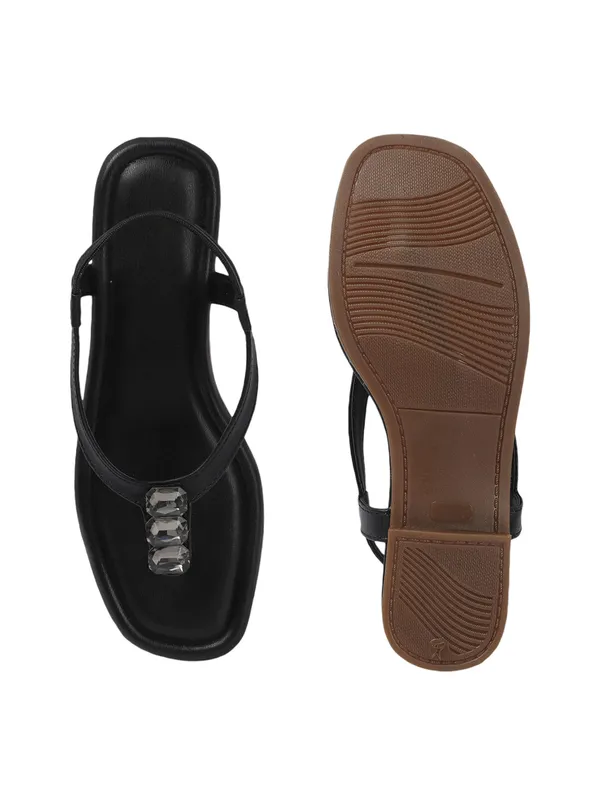 Trendy_Flat_Sandals_with_Crystal_Embellished_Strap_for_Women_�_Elegant_Everyday_Comfort_Footwear