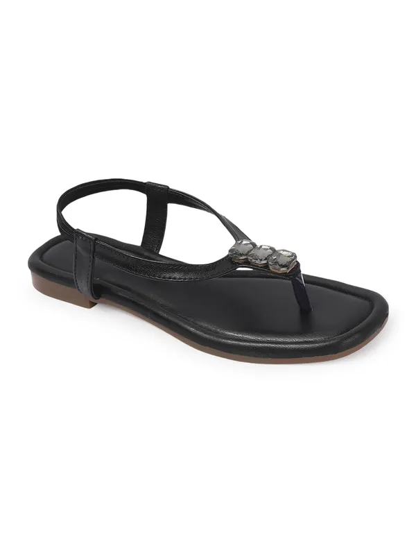 Trendy_Flat_Sandals_with_Crystal_Embellished_Strap_for_Women_�_Elegant_Everyday_Comfort_Footwear