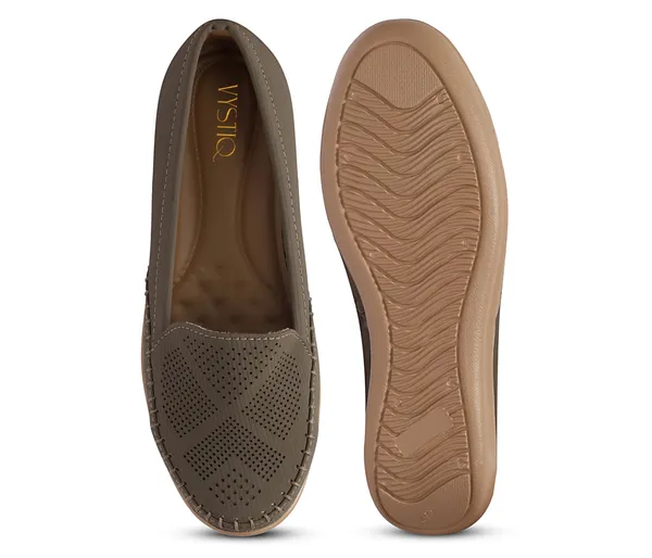 Step_into_effortless_style_and_all-day_comfort_with_these_elegant_wedge_heel_loafers