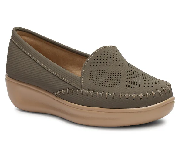 Step_into_effortless_style_and_all-day_comfort_with_these_elegant_wedge_heel_loafers