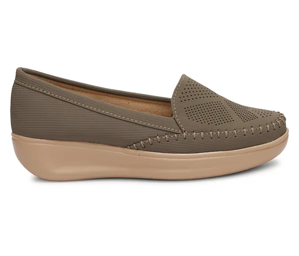 Step_into_effortless_style_and_all-day_comfort_with_these_elegant_wedge_heel_loafers