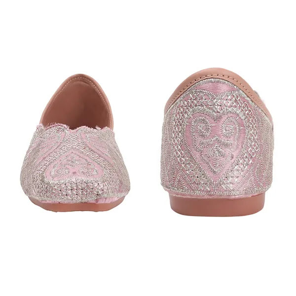 Elegant_Embroidered_Ethnic_Jutti_with_Intricate_Thread_Work_and_Comfortable_Cushioned_Insole_for_Festive_Occasions