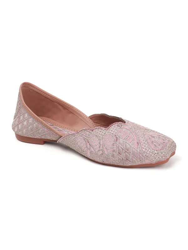 Elegant_Embroidered_Ethnic_Jutti_with_Intricate_Thread_Work_and_Comfortable_Cushioned_Insole_for_Festive_Occasions