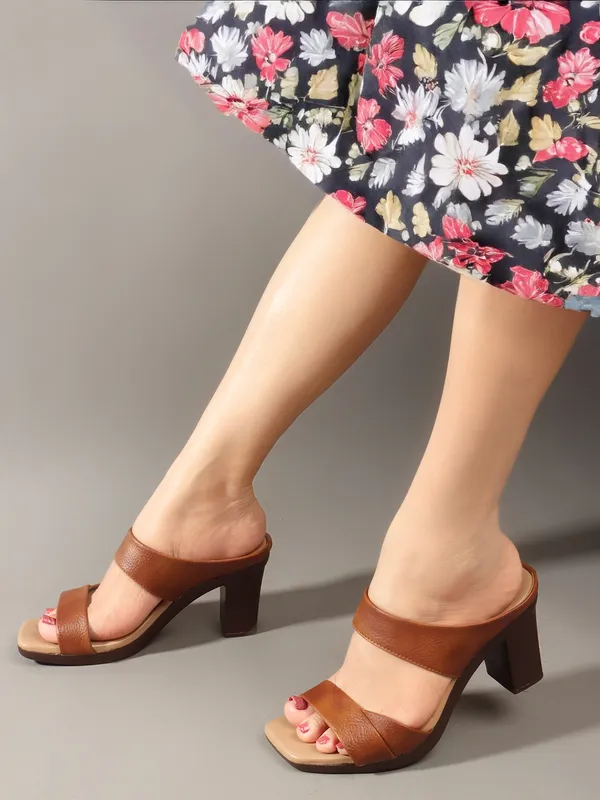 Trendy_Dual_Strap_Block_Heel_Sandal_for_Women_with_Comfortable_Cushion_Sole