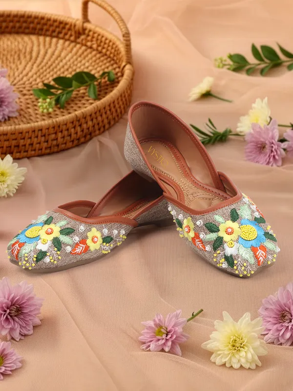 Women_Jutti